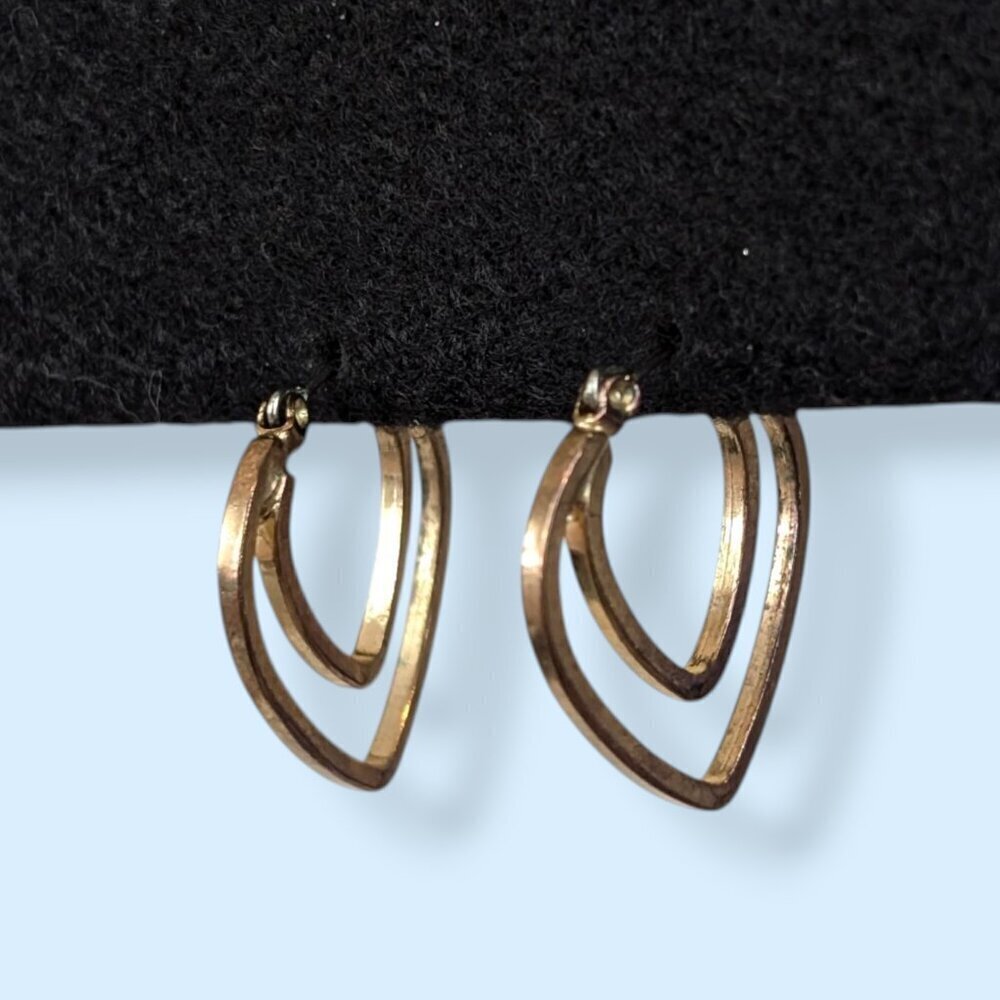 V. Metal Cut Out Earrings